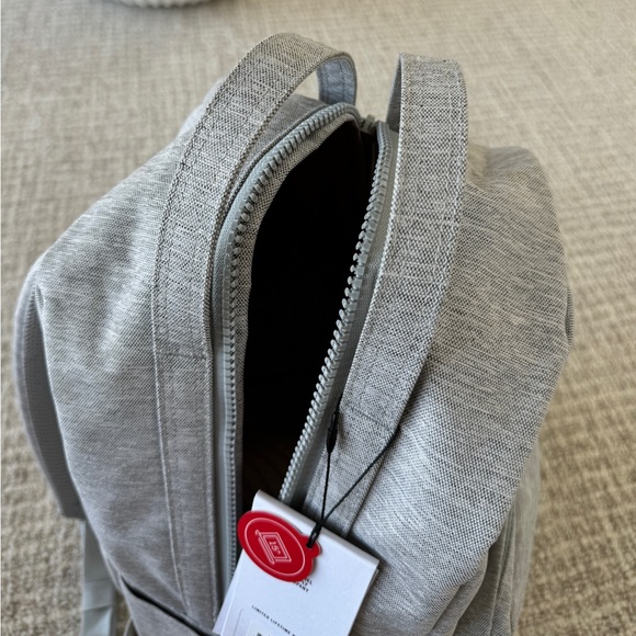 NWT Herschel MILLER backpack in light grey crosshatch - Picture 4 of 12